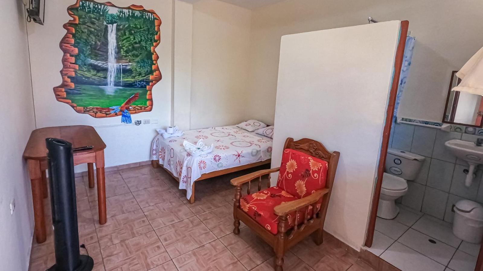 Shoffi'S House Backpackers Hotel Tarapoto Exterior photo